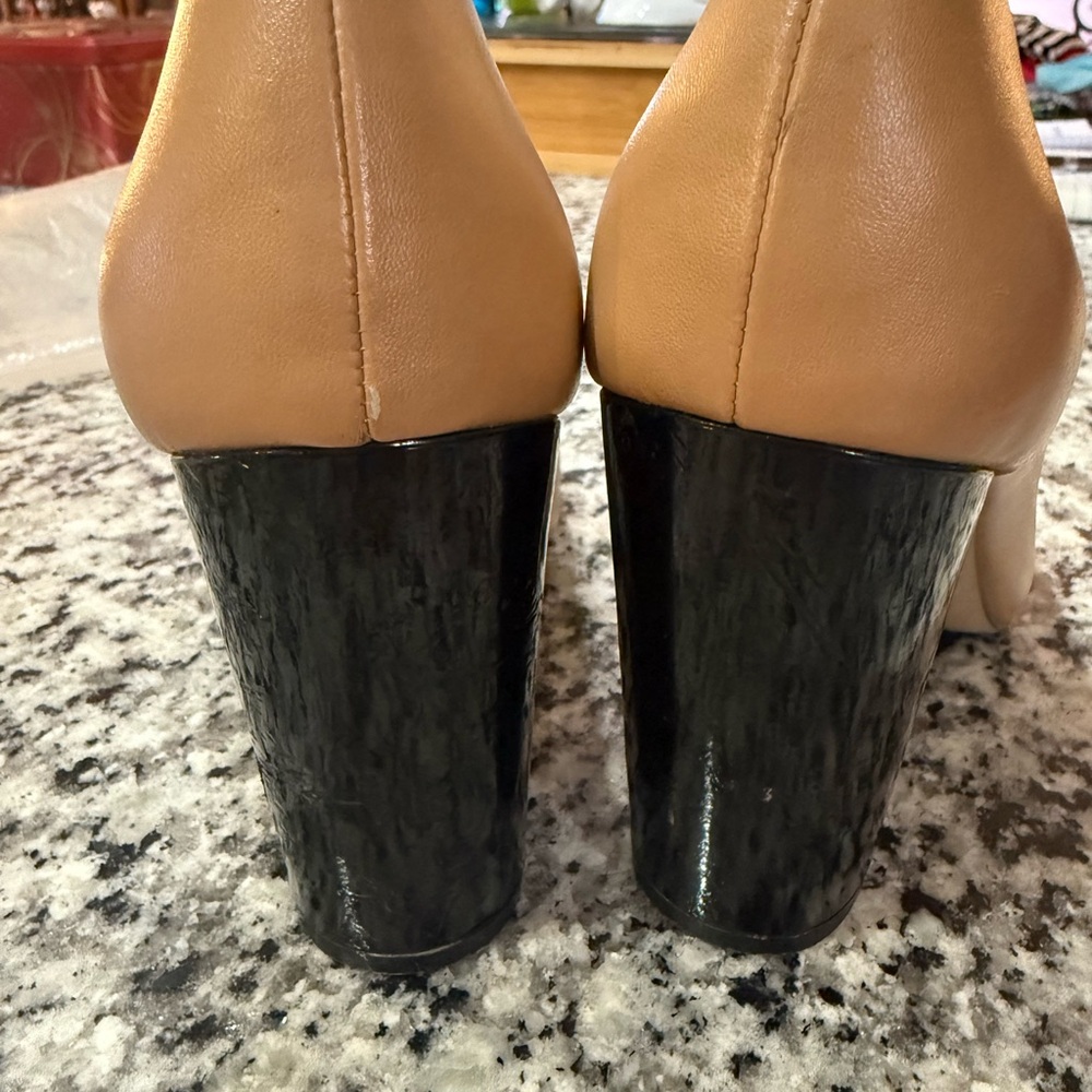 EUC Calvin Klein Blaine heels- the perfect & necessary staple heel! - Picture 4 of 9